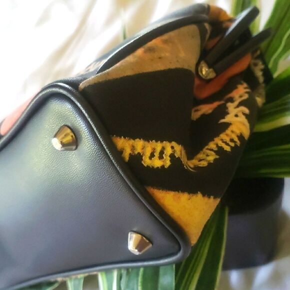 𝅺VINTAGE Style Handbag - Picture 6 of 16